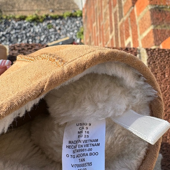 Cozy Tan Kids Boots - Picture 4 of 4